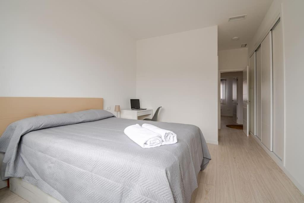 Apartamento Nuevo, Disfruta Del Silencio, Familias Con Ninos, Aire Acondicionado, 2 Banos , Playa